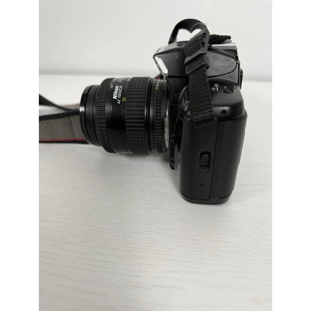 NIKON N5005 35mm SLR FILM CAMERA with AF‎ Nikkor 35-70mm f3.3-4.5 Lens Cap Strap
